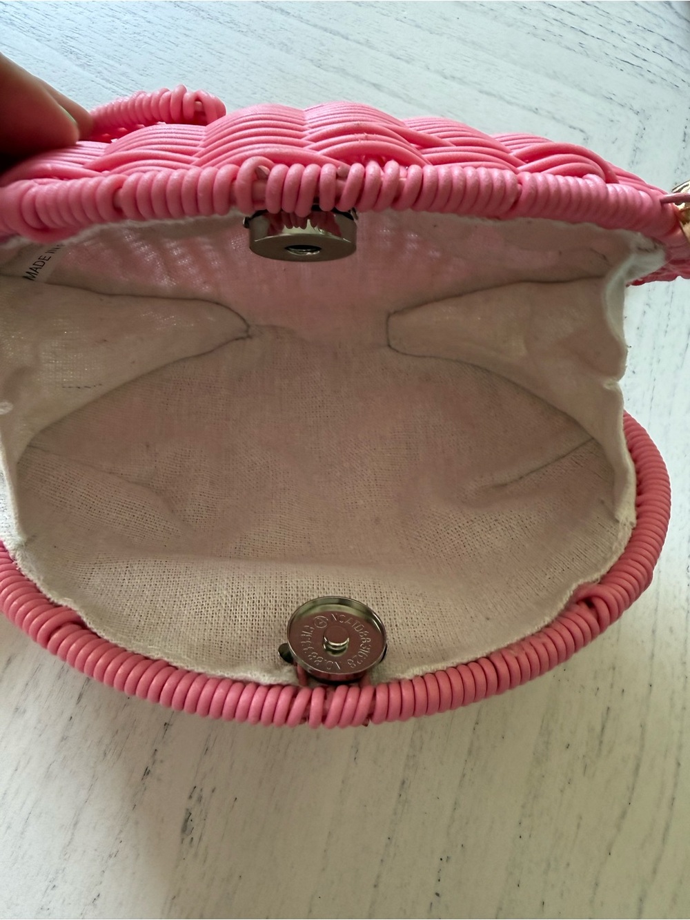 New Tommy Bahama Pink Woven Fish Crossbody Bag - Picture 8 of 10